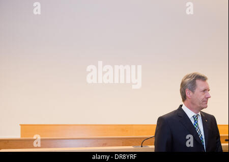 Hannover, Deutschland. 22. Januar 2014. Der ehemalige deutsche Bundespräsident Christian Wulff steht in das Landgericht Hannover, 22. Januar 2014. Der ehemalige deutsche Bundespräsident Wulff steht vor Gericht für die Annahme von Vorteilen. Foto: JULIAN STRATENSCHULTE/Dpa/Alamy Live News Stockfoto