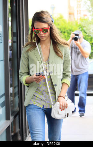 Jessica Alba ist in Santa Monica, Los Angeles, Kalifornien - 12.06.12 unterwegs gesehen. Stockfoto