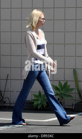 Schauspielerin January Jones gesehen und über Los Angeles, Kalifornien - 13.06.12 Stockfoto