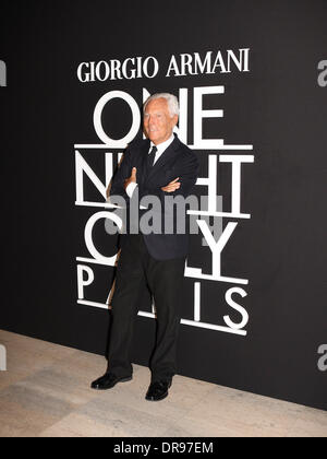 Paris, Frankreich. 21. Januar 2014. Der italienische Designer Giorgio Armani präsentiert seine Kollektion Frühjahr/Sommer 2014 während der Paris Haute Couture Fashionweek in Paris, Frankreich, 21. Januar 2014. Paris Haute Couture Modenschauen laufen bis 22. Januar 2014. Foto: Hendrik Ballhausen/Dpa/Alamy Live News Stockfoto