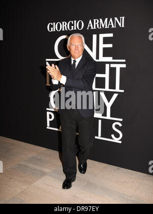 Paris, Frankreich. 21. Januar 2014. Der italienische Designer Giorgio Armani präsentiert seine Kollektion Frühjahr/Sommer 2014 während der Paris Haute Couture Fashionweek in Paris, Frankreich, 21. Januar 2014. Paris Haute Couture Modenschauen laufen bis 22. Januar 2014. Foto: Hendrik Ballhausen/Dpa/Alamy Live News Stockfoto