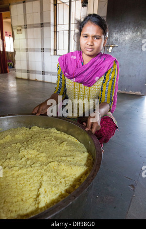 Solarkocher im Muni Seva Ashram in Bilgoraj, in der Nähe von Vadodara, Indien. Stockfoto