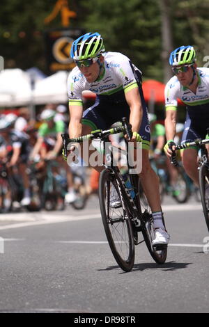 Stirling, Australien. 22. Januar 2014. Luke Durbridge führt die Jagd Hauptfeld durch Aldgate in Stufe 2 der Santos Tour Down Under 2014 vom Prospekt nach Stirling, South Australia. Bildnachweis: Aktion Plus Sport/Alamy Live-Nachrichten Stockfoto