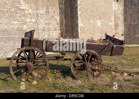 Alte Karre in Smederevo Festung in Serbien Stockfoto