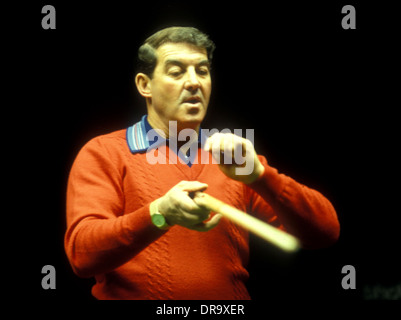 Eddie Charlton in The Embassy World Snooker Turnier, Crucible Theatre Sheffield in den frühen 1980er Jahren Stockfoto