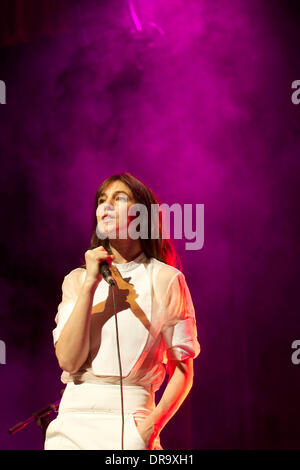 Französische Schauspielerin und Sängerin Charlotte Gainsbourg führt auf der Bühne am Theater Circo Preis Madrid, Spanien - 27.06.12 Stockfoto