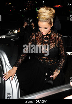 Katie Price verlässt aka Jordan Nobu Restaurant London, England - 28.06.12 Stockfoto