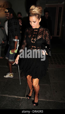 Katie Price verlässt aka Jordan Nobu Restaurant London, England - 28.06.12 Stockfoto