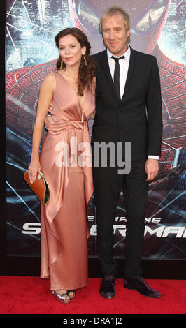 Anna Friel, Rhys Ifans Los Angeles Premiere von "The Amazing Spider-Man" statt, an der Regency Village Theatre - Ankünfte Westwood, Kalifornien - 28.06.2012 Stockfoto