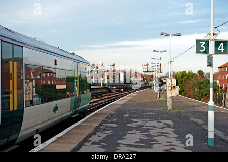 Die Plattform-Starter-Signale am Ende der Plattform in Bognor Regis Station Stockfoto