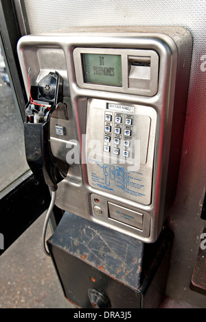 -Schaden öffentliches Telefon Stockfoto