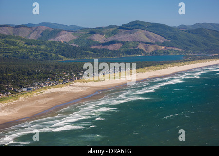 MANZANITA, OREGON, USA - Strand und Surfen an der Küste von Oregon. Stockfoto