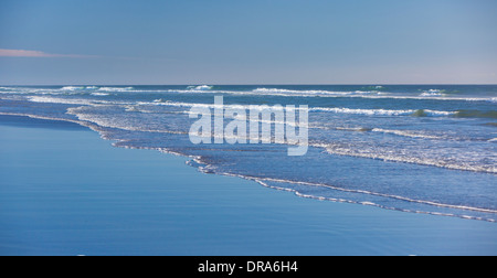 MANZANITA, OREGON, USA - Strand und Surfen an der Küste von Oregon. Stockfoto