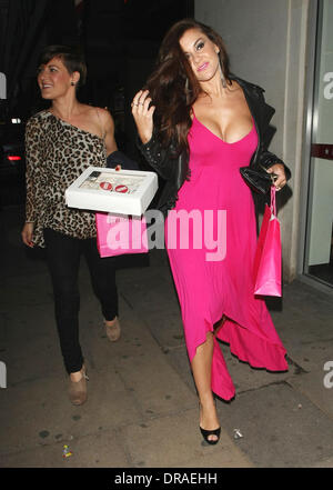 Imogen Thomas tragen einen niedrigen Schnitt zu kleiden, wie sie die Rose Club London, England - 04.07.12 verlässt wo: London, Vereinigtes Königreich bei: 4. Juli 2012 Stockfoto