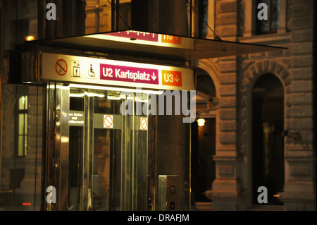 U-Bahnstation in der Nähe von Volkstheater, Wien, Österreich. Stockfoto