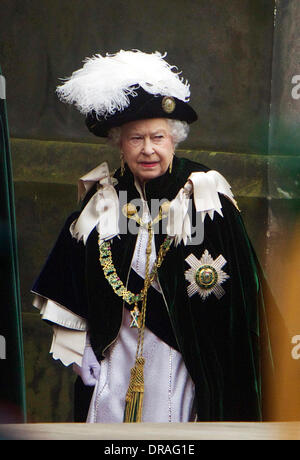 HM verlässt Königin Elizabeth II St Giles Cathederal nach der Distel-Zeremonie am 5. Juli 2012 in Edinburgh, Schottland.  Prinz William, Herzog von Cambridge wird in den historischen Orden der Distel-Edinburgh, Schottland - 05.07.12 installiert werden Stockfoto