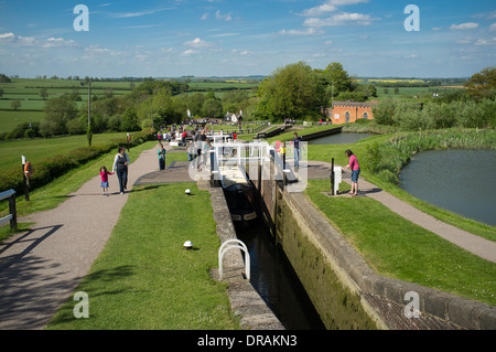 Menschen an einem Sommertag besuchen Foxton sperrt in Leicestershire, England. Stockfoto