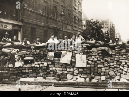 aus einer Sammlung von postkartengroße Bilder ausgegeben, um die Befreiung von Paris zwischen 19. und 26. August 1944 zu feiern.  1944 Stockfoto