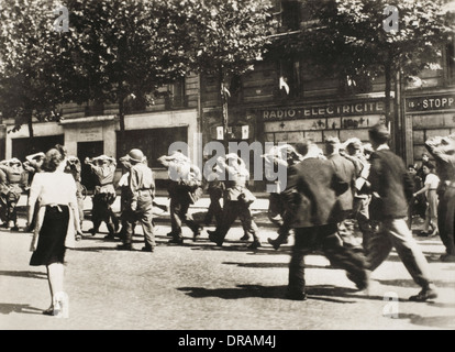 aus einer Sammlung von postkartengroße Bilder ausgegeben, um die Befreiung von Paris zwischen 19. und 26. August 1944 zu feiern.  1944 Stockfoto