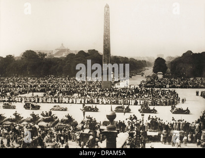 aus einer Sammlung von postkartengroße Bilder ausgegeben, um die Befreiung von Paris zwischen 19. und 26. August 1944 zu feiern.  1944 Stockfoto