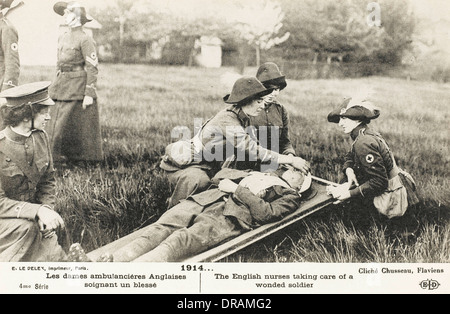 Englische Krankenschwestern tendenziell verwundeten Soldaten Stockfoto