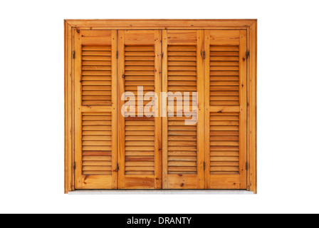 Holzfenster mit Fensterläden geschlossen isolierten auf weißen Hintergrund Stockfoto