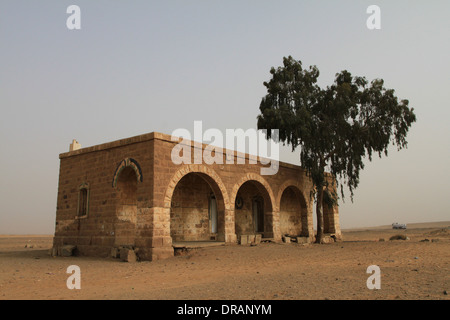 Mudawwara, einem verlassenen Bahnhof der Hedschas-Bahn in der Nähe der Saudi-Arabischen Grenze. Wadi Rum, Süden von Jordanien. Stockfoto