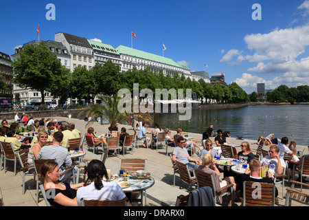 Cafe ALSTER PAVILLION an der Waterfront Promenade und Seebrücke Jungfernstieg, Binnenalster, Außenalster, Hamburg, Deutschland, Europa Stockfoto