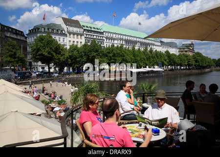 Cafe ALSTER PAVILLION an der Waterfront Promenade und Seebrücke Jungfernstieg, Binnenalster, Außenalster, Hamburg, Deutschland, Europa Stockfoto