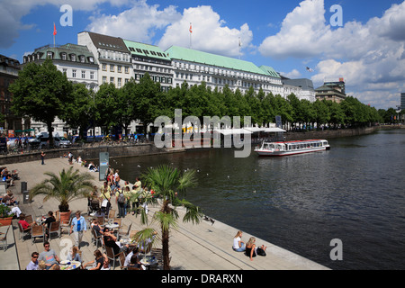 Cafe Alster Pavillion an der Waterfront Promenade und Seebrücke Jungfernstieg, Binnenalster, Außenalster, Hamburg, Deutschland, Europa Stockfoto