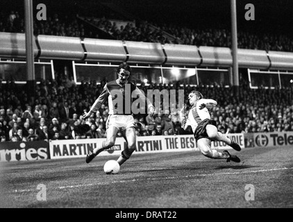 Fußballer Des Bremner ASTON VILLA V DYNAMO BERLIN europäischen CUP 11.04.1981 Stockfoto