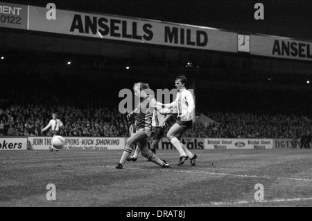 Aston Villa-Fußballer Gary Shaw Tor gegen Dynamo Berlin ASTON VILLA V DYNAMO BERLIN EUROPEAN CUP schießt 11.04.1981 Stockfoto