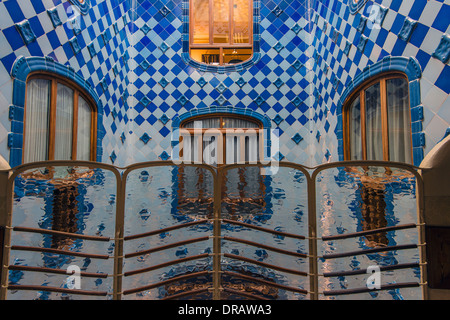 Zentraler Lichtschacht in Casa Batlló, Barcelona, Katalonien, Spanien Stockfoto