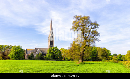St. Marys Church an einem feinen Frühlingsmorgen im kleinen Dorf von Süden Dalton, East Riding of Yorkshire, UK. Stockfoto