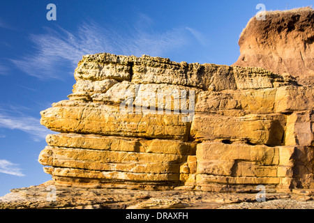 Sedimentäre Klippen in der Nähe von Craster, Northumberland, UK. Stockfoto