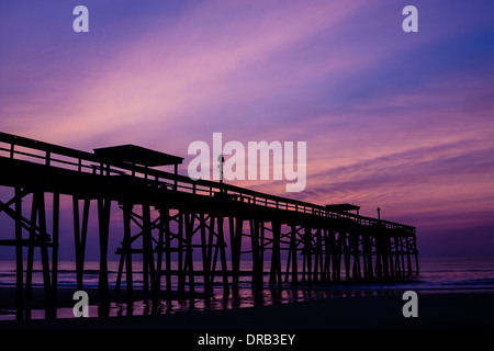Fernandina Beach Angelpier bei Sonnenaufgang auf Amelia Island, Florida. Stockfoto