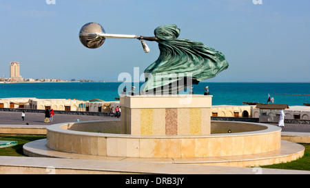 Skulptur vor dem Amphitheater, Katara Cultural Village, Doha, Katar Stockfoto