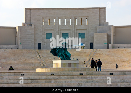 Skulptur vor dem Amphitheater, Katara Cultural Village, Doha, Katar Stockfoto