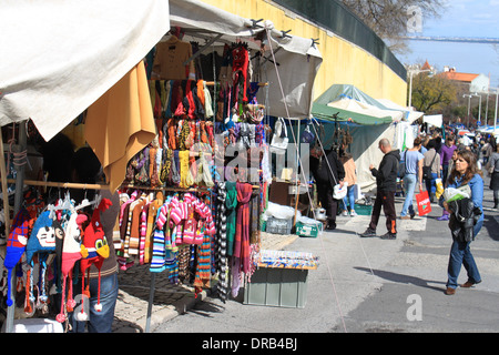 Feira da Ladra Flohmarkt in Alfama, Lissabon, Portugal, EDITORIAL Stockfoto