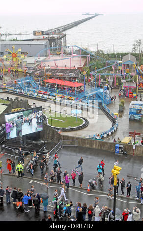 Die Welten längste Vergnügen Pier Olympischer Fackellauf in Southend on Sea, Essex, England - 06.07.12 Stockfoto