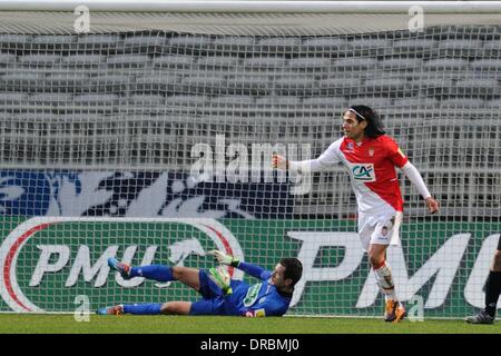 Chasselay, Frankreich. 22. Januar 2014. Radamel Falcao (Monaco) Punkte während des Spiels Französisch Coupe de France zwischen den Monts d ' or Azergues Fuß und AS Monaco aus Stade Ludovic Giuly. Bildnachweis: Aktion Plus Sport/Alamy Live-Nachrichten Stockfoto