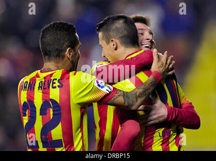 Valencia, Spanien. 22. Januar 2014. Tello des FC Barcelona (C) feiert mit nach vorn Lionel Messi FC Barcelona (R) und Dani Alves nach der Wertung der her Ziel und seinem persönlichen Hattrick in der Copa del Rey-Spiel zwischen Levante und Barcelona Ciutat de Valencia, Valencia Credit: Action Plus Sport/Alamy Live News Stockfoto