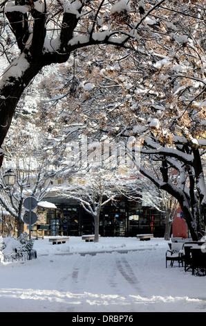 Schnee in Valldemossa. Ein Dorf in der Serra de Tramuntana im Norden von Mallorca. Stockfoto