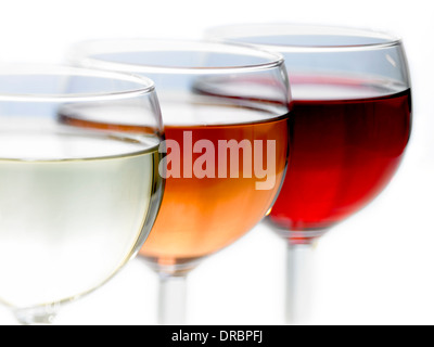 drei Gläser Wein, weiß, Rose & rot Stockfoto