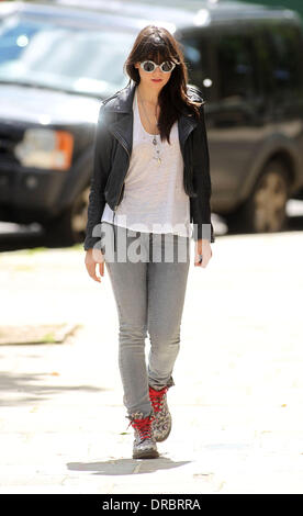 Daisy Lowe unterwegs in Primrose Hill London, England - 12.07.12 Stockfoto