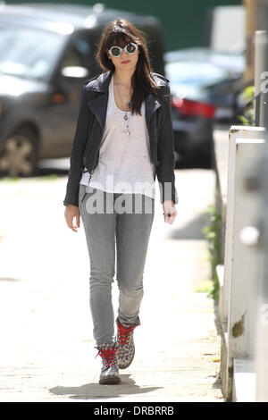 Daisy Lowe unterwegs in Primrose Hill London, England - 12.07.12 Stockfoto