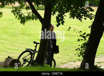 Atmosphäre der UK Hauptsitz der Kirche von Scientology und Saint Hill Manor in East Grinstead. Die Kirche wirbt die "Maiden Voyage Events" für neue Mitglieder Sussex, England - 12.07.12 Stockfoto