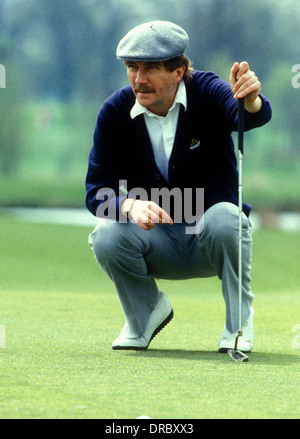 Kanadische Cliff Thorburn spielt Golf The Embassy World Snooker Turnier, Crucible Theatre Sheffield in den frühen 1980er Jahren entspannen Stockfoto