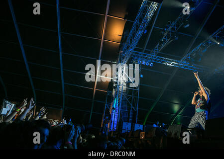 Redfoo von LMFAO, die live auf der Bühne beim Festival Optimus Alive - Tag1 am Passeio Maritimo Alges Lissabon, Portugal - 13.07.12 Stockfoto