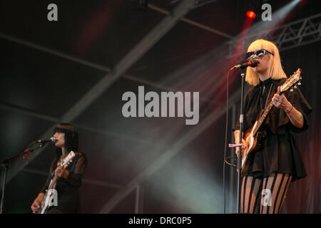 Dum Dum Girls, die live auf der Bühne beim Festival Optimus Alive - Tag1 am Passeio Maritimo Alges Lissabon, Portugal - 13.07.12 Stockfoto